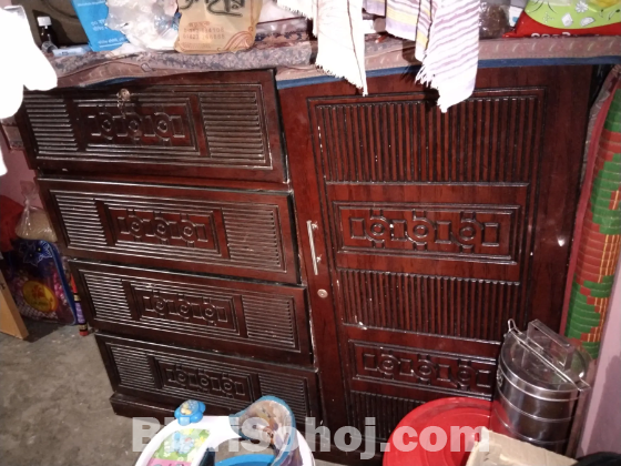 একটি ওয়ারড্রব বিক্রি করবো